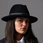 Avery / Black